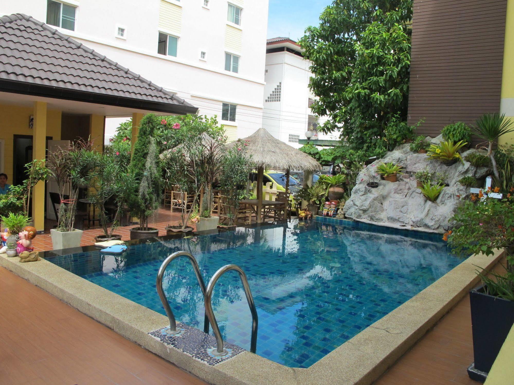 Pius Place Pattaya Buitenkant foto
